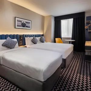3* מלון Academy Plaza